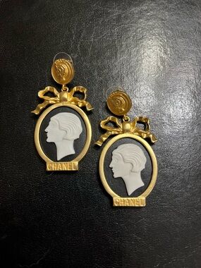 ChaneI Vintage Madem Camo Portrait Bow Dangle Earrings HTF Silhouette